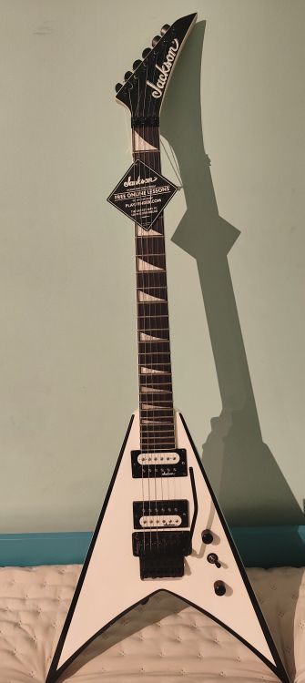 Guitarra Jackson V King JS 32 white - Imagen por defecto