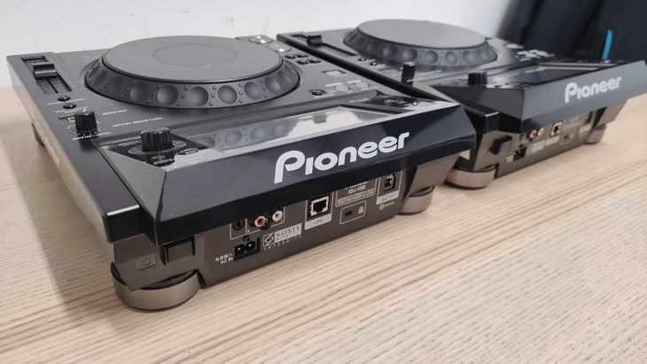 2x Pioneer DJ XDJ-1000 con fundas - Imagen5