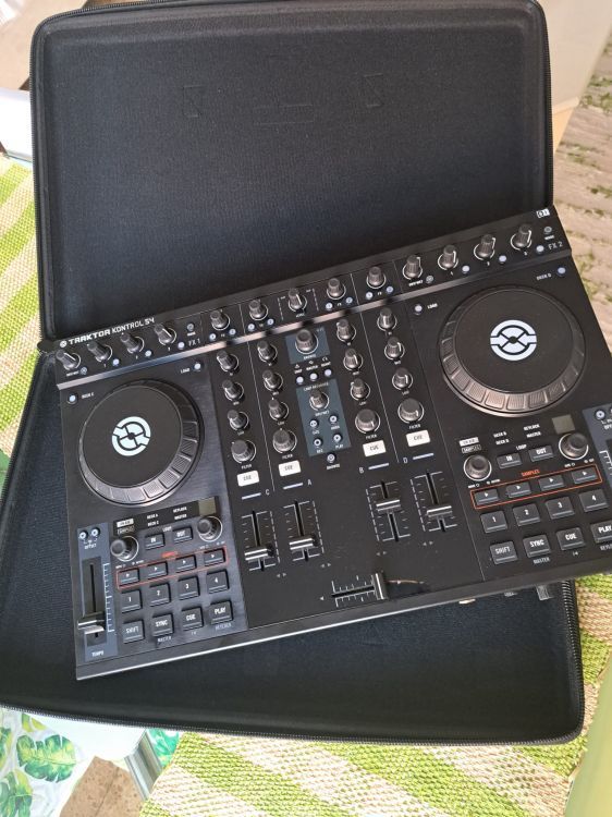 Controladora DJ / Traktor S4 - Imagen2