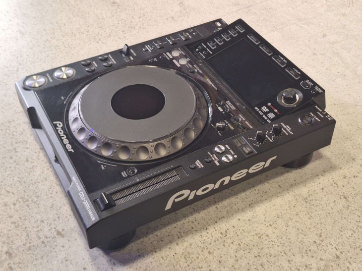 Pioneer CDJ-2000 Nexus + flightcase + decksaver - Imagen6