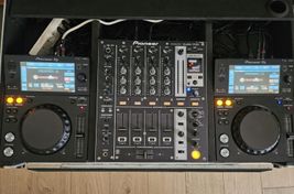 2x Pioneer DJ XDJ-700 + DJM-700 + Flightcase
 - Bild