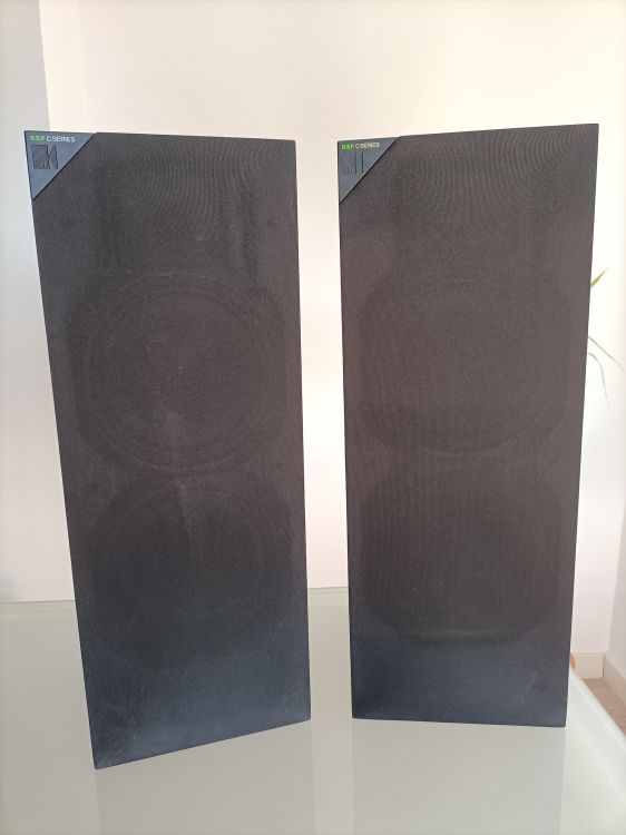 Altavoces KEF Series C40 negros - Image2