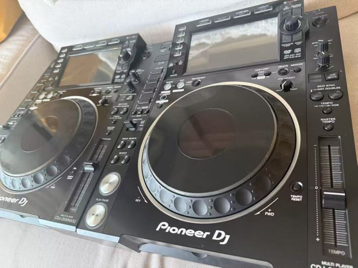 a pair of pioneer cdj 2000 nxs2 - Image4