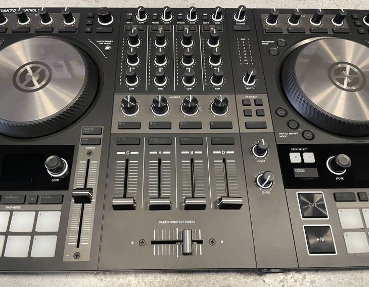 Traktor Kontrol S4 MK3 - Imagen3