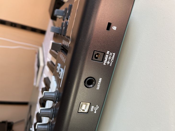 Novation LaunchKey 25 mkII - Imagen4