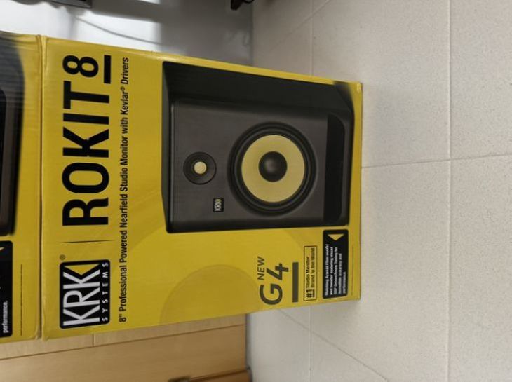 pareja de krk 8 g4 y cables audio - Imagen2