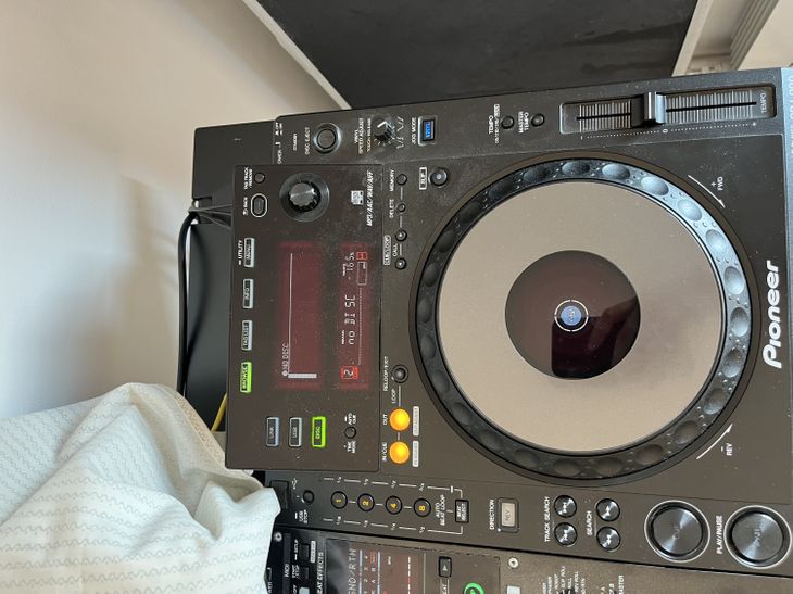 Mesa Pioneer x2 CDJ-900 y DJM-850 - Bild2