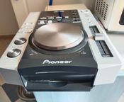 2 Pioneer cdj 200 dj players.
 - Image