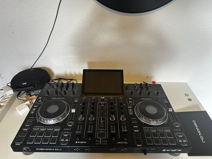 Denon DJ Prime 4 - Imagen por defecto