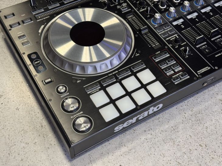 Pioneer DDJ-SZ + Magma Flightcase - Imagen2