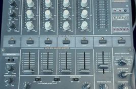 Mesa de mezclas Pioneer DJM 500 en buen estado - Imagen