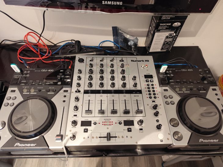 Cdj 400 + mixer numark m8 - Imagen por defecto