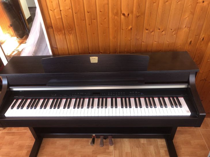 Piano Yamaha CLP-330 - Imagen por defecto