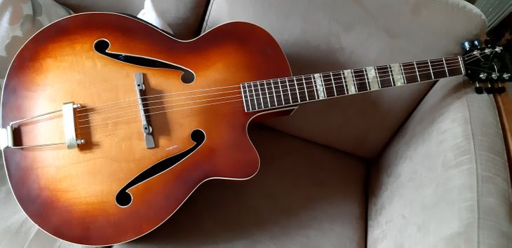 Preciosa guitarra vintage marca Framus - Image4