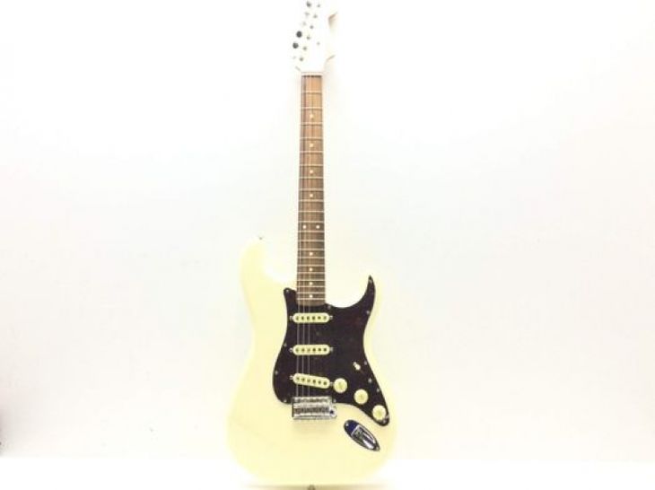 Fender Vintera Stratocaster - Image principale de l'annonce