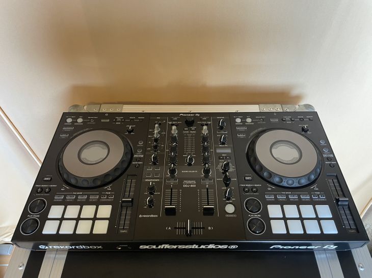 Pioneer DDJ800 - Imagen por defecto