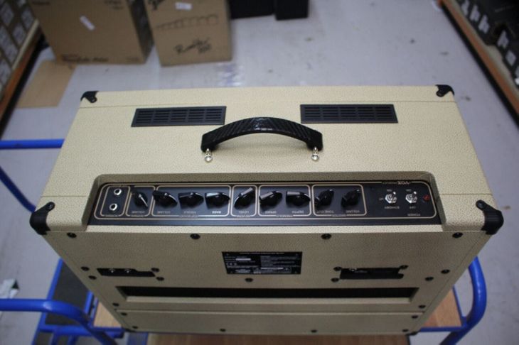 VOX AC15 TAN BRONCO LIMITED EDITION - Imagen2