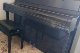 Pianoforte verticale Eastein con sgabello - Immagine