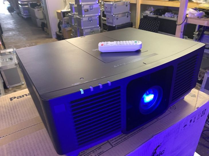 Panasonic PT-MZ882BE LCD Laser - Imagen por defecto