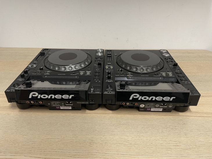 2x Pioneer CDJ-2000 Nexus - Image2