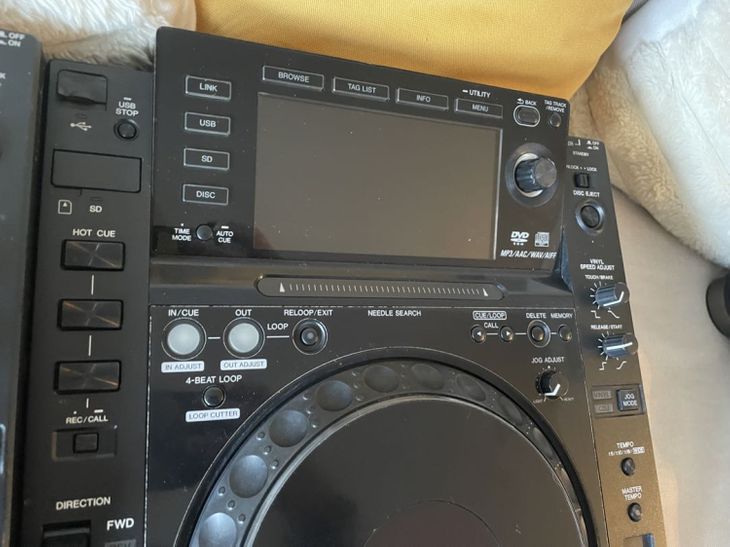 a pair of cdj 2000 - Bild4