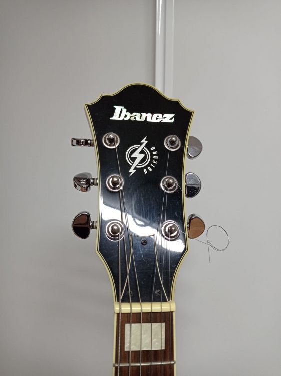 Guitarra Ibanez de caja - Image2
