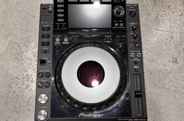 Pioneer CDJ-2000 Nexus + Flightcase
 - Bild