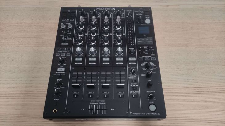 Pioneer DJ DJM-900 Nexus 2 con decksaver - Imagen por defecto