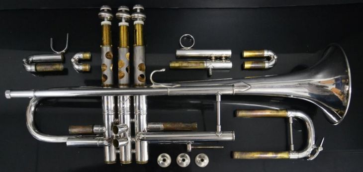 Trompeta Bach Stradivarius pabellón 43* Corp - Image4
