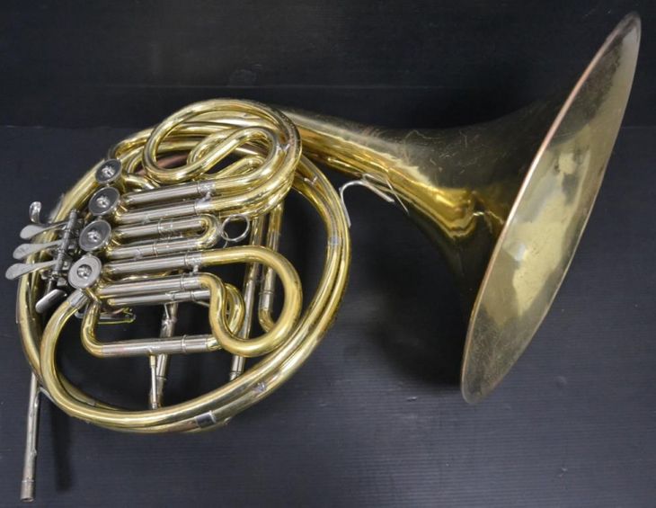 Trompa Sib/Fa Yamaha 567 lacada en buen estado - Image2