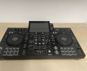 Pioneer DJ XDJ-RX3 con flightcase Magma
 - Immagine