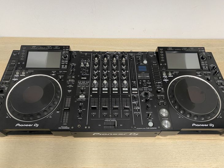 Pioneer DJ DJM900NXS2 + 2x CDJ2000NXS2 - Imagen por defecto