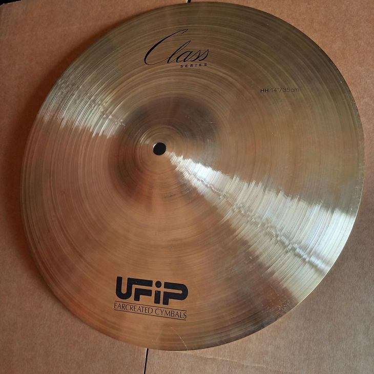 Hi-Hats 14" UFIP Class Series - Imagen2