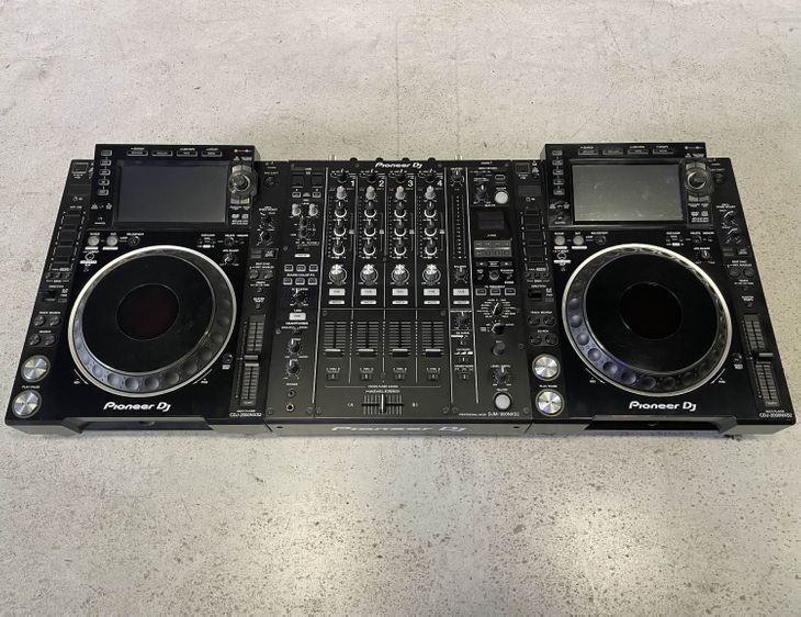 2x CDJ2000NXS2 + 1x DJM900NXS2 - Imagen por defecto