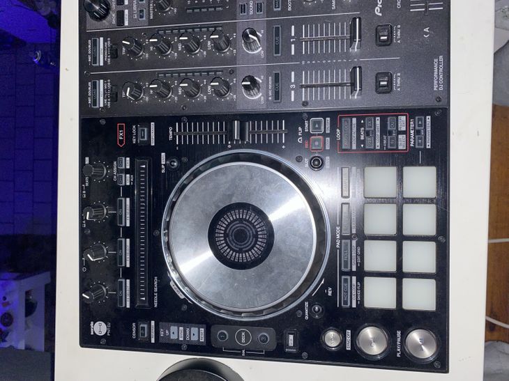 DDJ-SX3 contrôleur pour DJ - Imagen por defecto