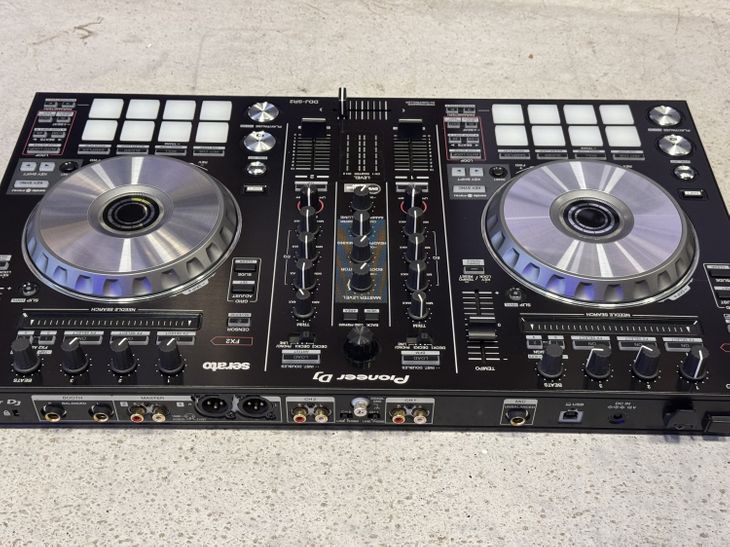 Pioneer DJ DDJ-SR2 con decksaver - Imagen5
