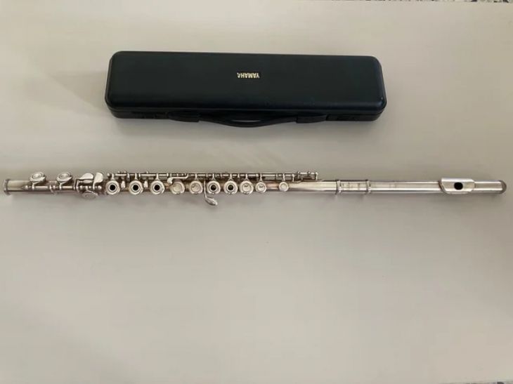 Flauta travesera Yamaha cabeza de plata - Imagen por defecto