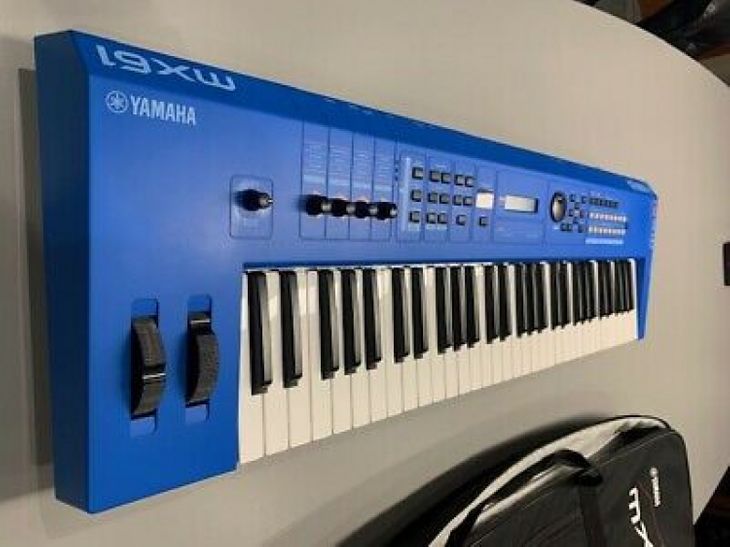 Yamaha MX61 61 Key Synthesizer Keyboard - Image2