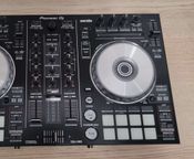 Pioneer DJ DDJ-SR2 mit Koffer
 - Bild