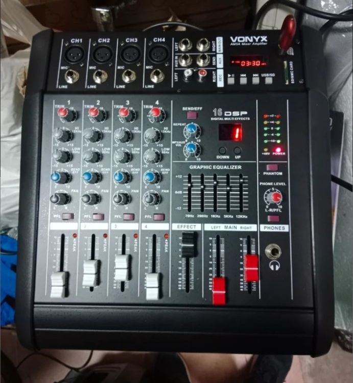 Mesa de mezclas amplificada - Imagen4