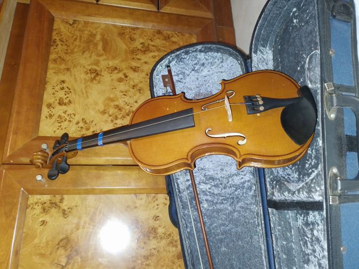 2 violines (distintos tamaños) - Imagen1