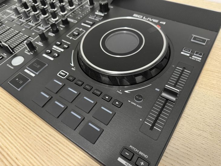 Denon DJ SC Live 4 con maleta de transporte - Imagen4