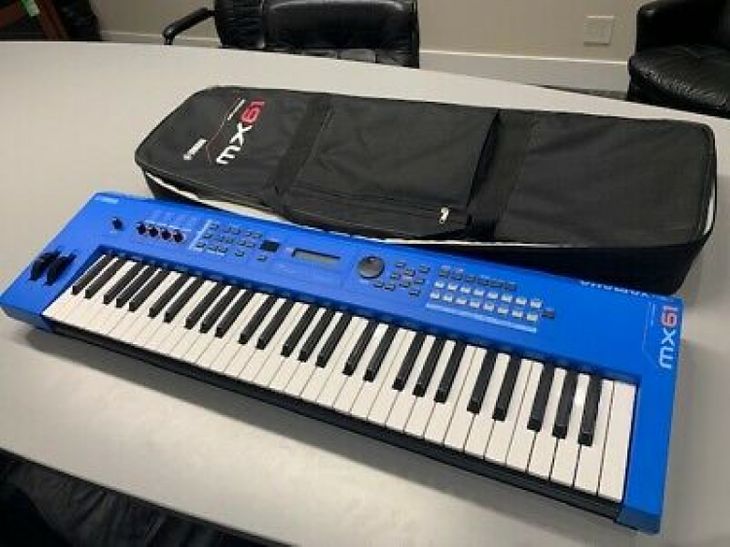 Yamaha MX61 61 Key Synthesizer Keyboard - Image5