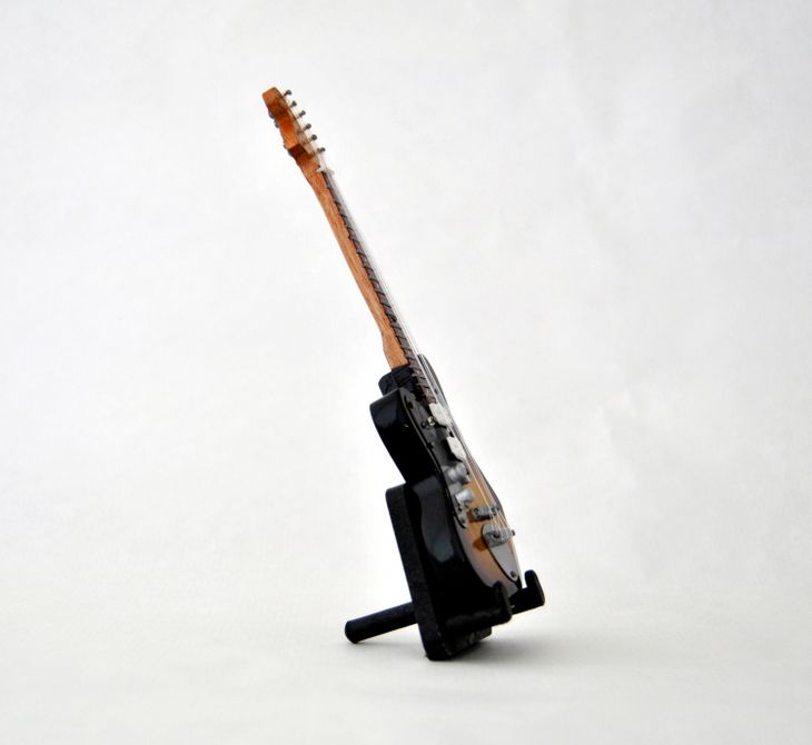 Guitarra en Miniatura. Mod. Kurt Cobain (Nirvana). - Imagen4