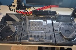 CDJ 3000 UND DJM A9
 - Bild
