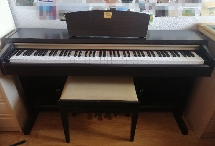 Yamaha Clavinova CLP 220 - Imagen por defecto