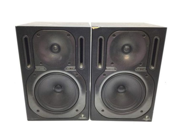 2x Behringer B2030A - Main listing image