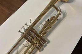 Japan Yamaha YTR-2330 Standard Trumpet - Imagen