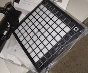 Novation Launchpad – M Grid Controller
 - Bild