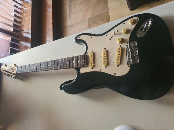 Fender Stratocaster (squire año 81 made in korea) - Imagen1